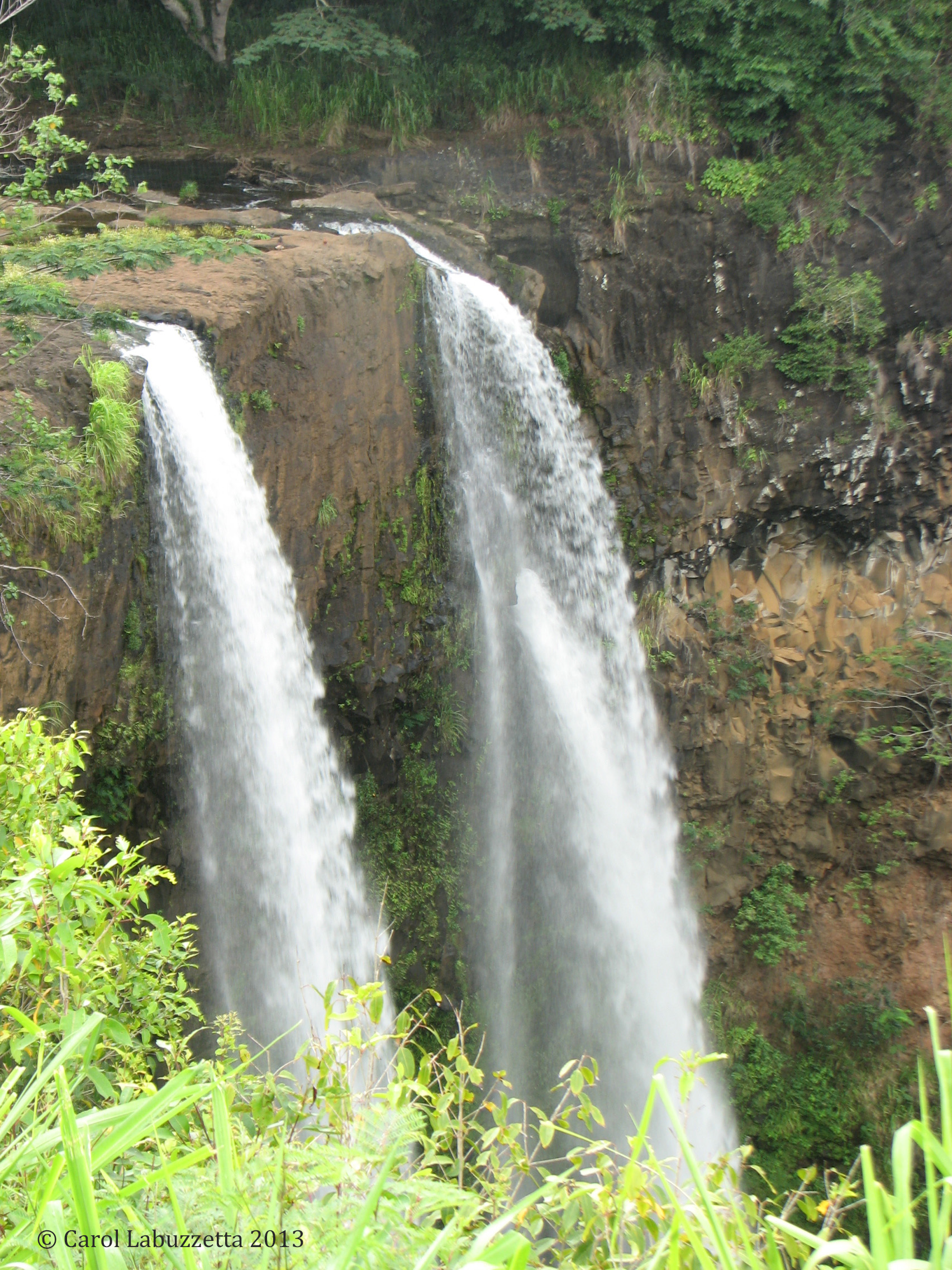 wmroadsidewaterfallkauai4255744